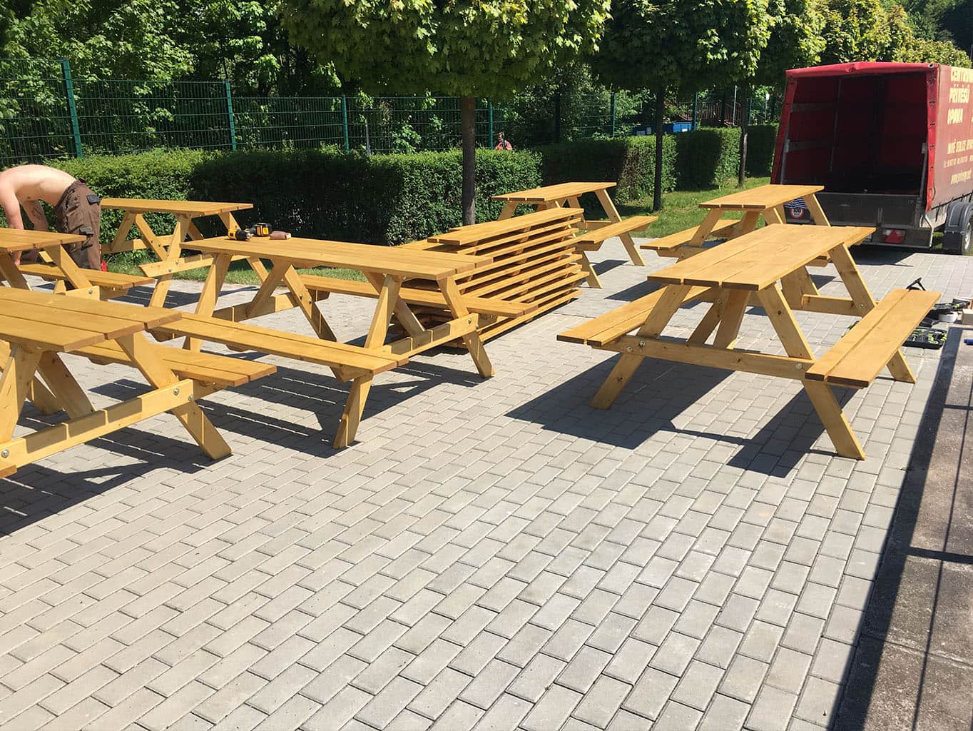 Pivní set na venkovním koupališti v Trutnově - zahradní sestava stůl + lavice